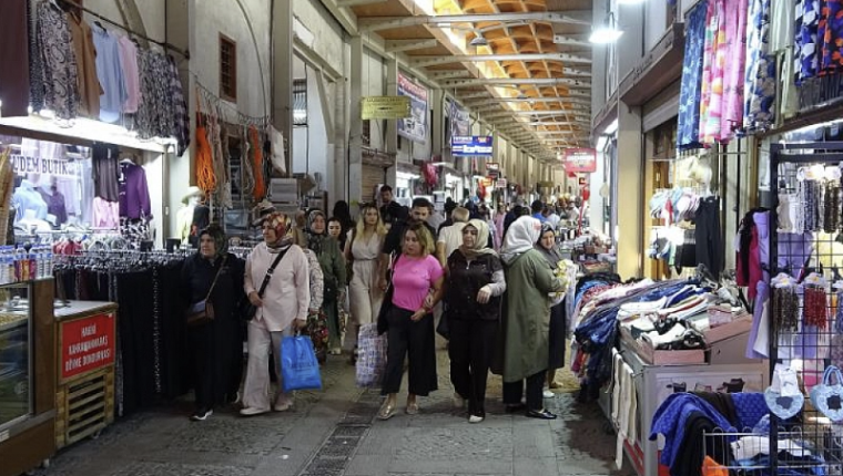 Dikili çarşısında gözler sonbahar döneminde