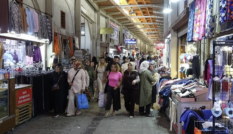 Dikili çarşısında gözler sonbahar döneminde