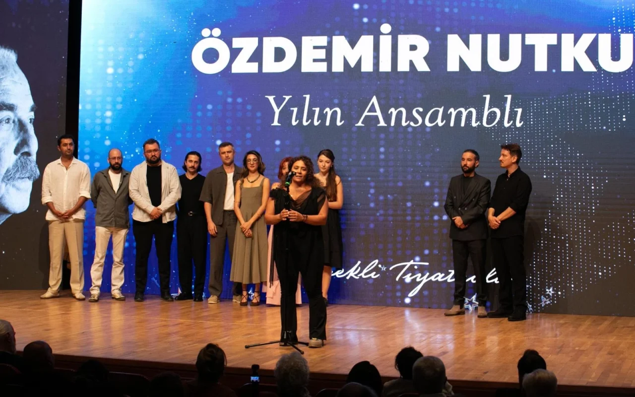 İzmir Şehir Tiyatroları’na 4 Özdemir Nutku Ödülü