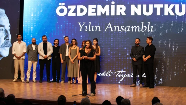 İzmir Şehir Tiyatroları’na 4 Özdemir Nutku Ödülü