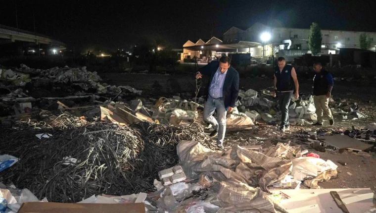 Bornova’da kaçak moloz seferberliği