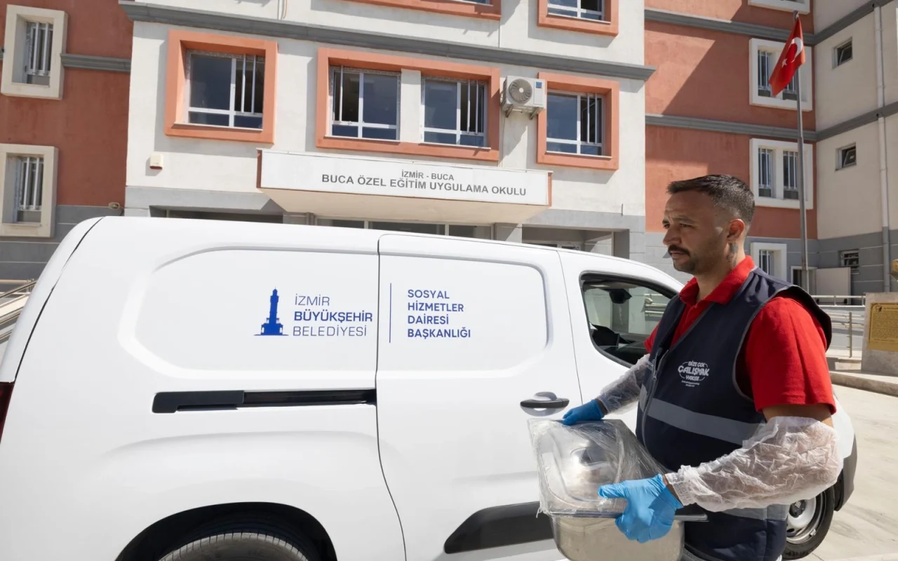 İzmir’de Özel Gereksinimli Öğrencilere Sıcak Yemek