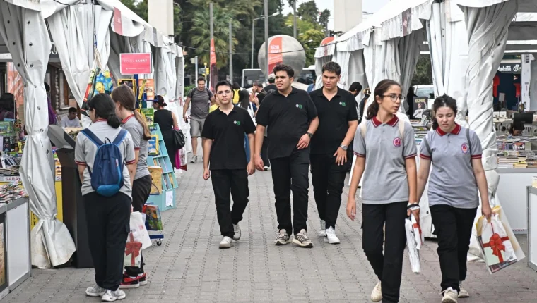 İZKİTAP'ta Dördüncü Gün: Kültürpark'ta Kitap Buluşması