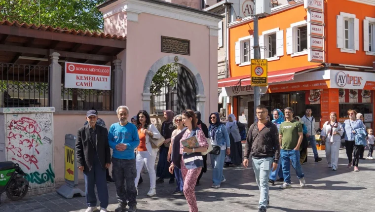 İzmir’in emeklileri kenti keşfediyor
