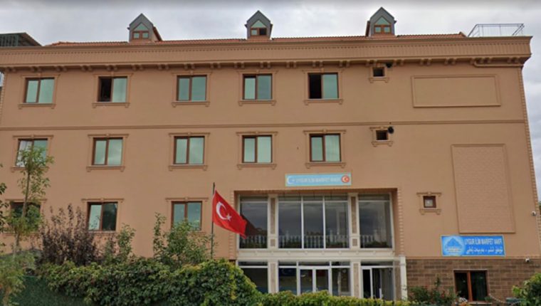 Uygur İlim Marifet Vakfı yöneticisi, serbest kalanlarla videoda