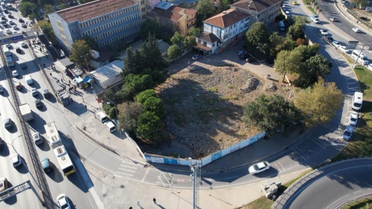 Avcılar’da depremle yıkılan cami 7 yıldır yeniden bekliyor