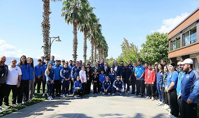 Tahir Büyükakın Kağıtsporlu sporcularla buluştu: Destek sözü