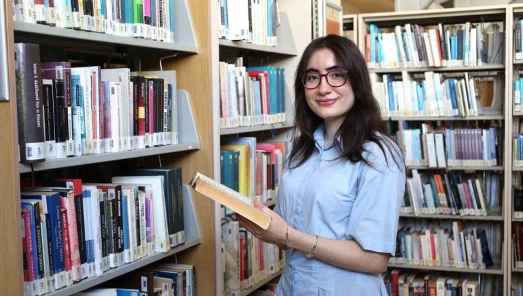 İEÜ mezunu Berra Okudurlar Avrupa’da öne çıktı