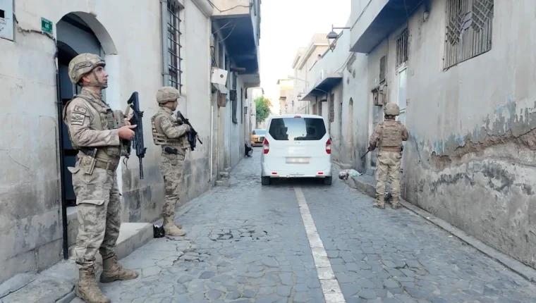 28 ilde DEAŞ operasyonu: Jandarma 83 kişiyi gözaltına aldı
