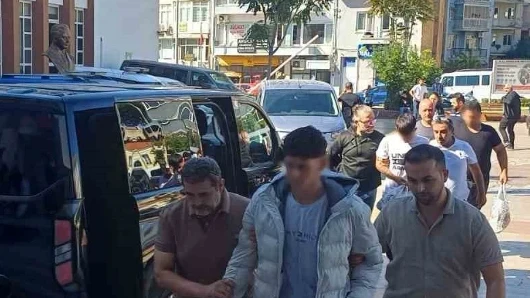 Aydın Efeler’de pompalı tüfekle yakalanan 3 kişi adliyeye sevk