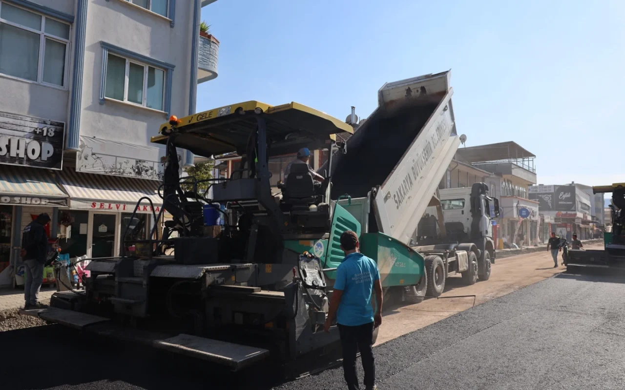 Arifiye Atatürk Caddesi’nde üstyapıda ikinci etap sona yaklaştı