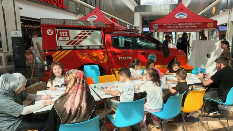 Kayseri’de minik itfaiyeciler yangın güvenliğini öğrendi