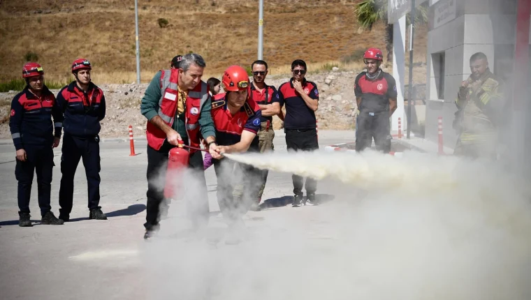 Dikili Devlet Hastanesi’nde gerçeği aratmayan itfaiye tatbikatı