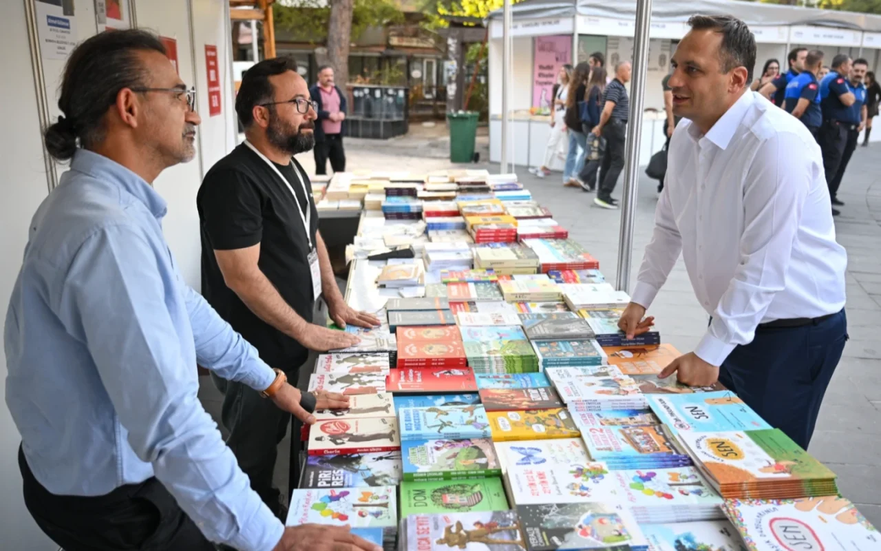 Bornova’da 790 bin kitaplık Homeros Kitap Günleri başladı