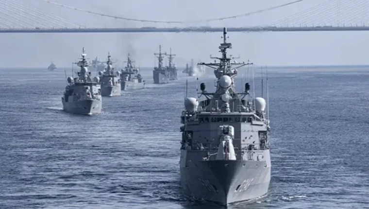 Türk savaş gemileri Preveze Zaferi için İstanbul Boğazı’nda