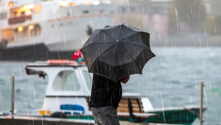 AKOM’dan İstanbul için kuvvetli sağanak ve fırtına uyarısı