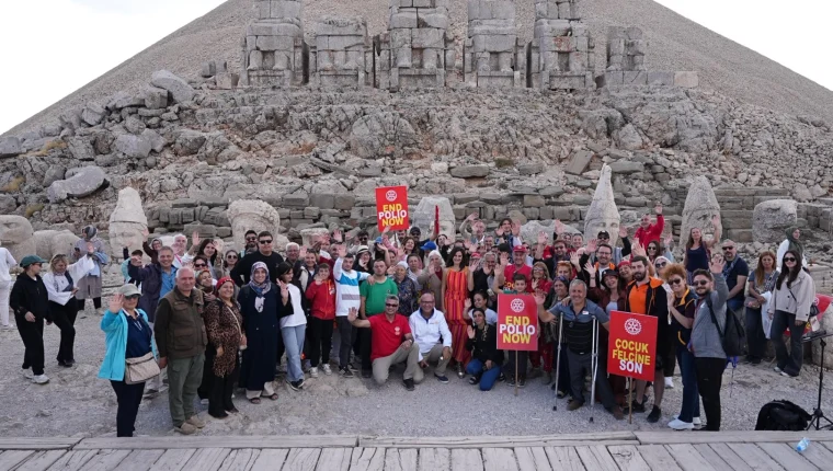 Nemrut’un zirvesinden “Çocuk Felcine Son” mesajı