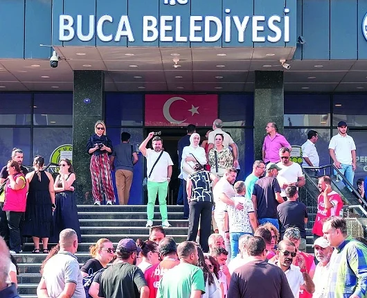 Buca Belediyesi'nde maaş ödemeleri aksadı, kriz büyüyor