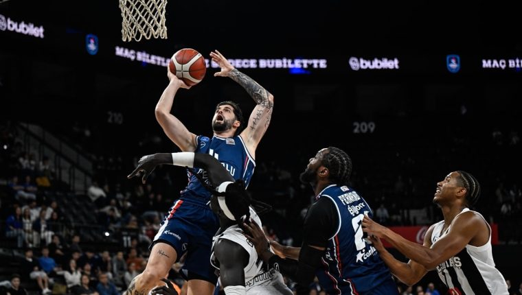 Anadolu Efes evinde Beşiktaş'ı 95-81 yendi, BSL başladı
