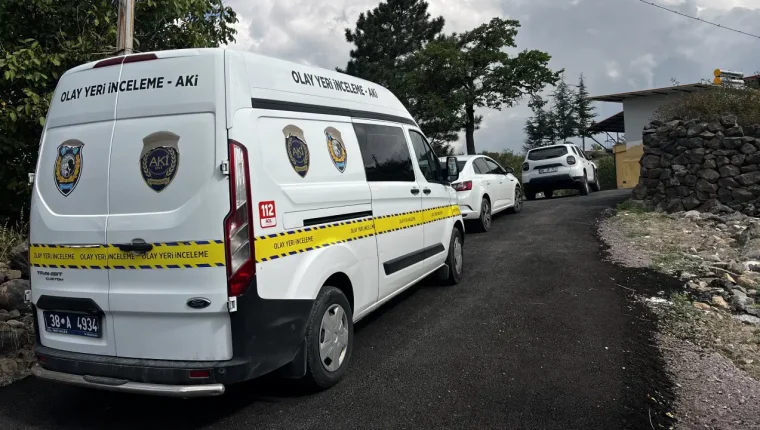 Yer Kayseri... Babasının kucağındayken başına taş isabet etti: 3 yaşındaki çocuk yaşamını yitirdi