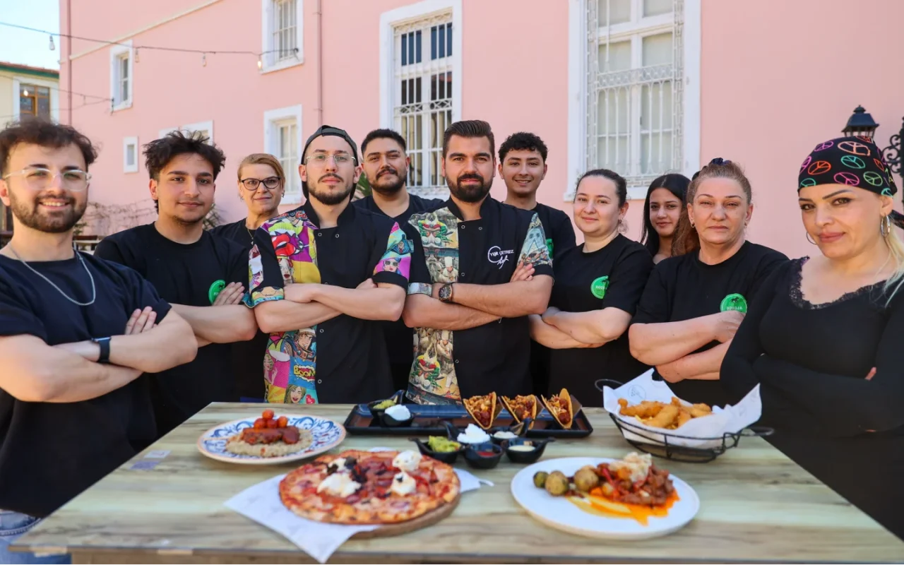 Buca’nın cep dostu kafeleri vatandaşa nefes aldırıyor