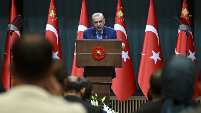 Erdoğan: Fon soruşturmasında haksız kazanç sağlayanlar hesap verecek