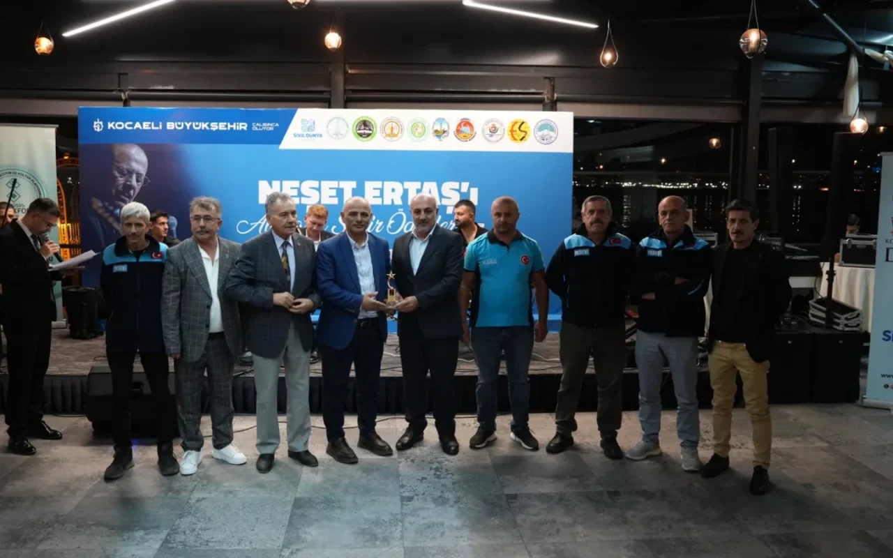 Neşet Ertaş için Kocaeli'de beşinci vefa gecesi düzenlendi