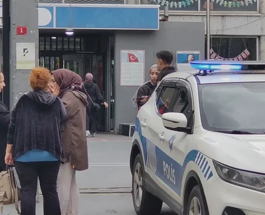 Bayrampaşa'da polis şüphelileri yakaladı: Tabancayı çocuklara verdiler