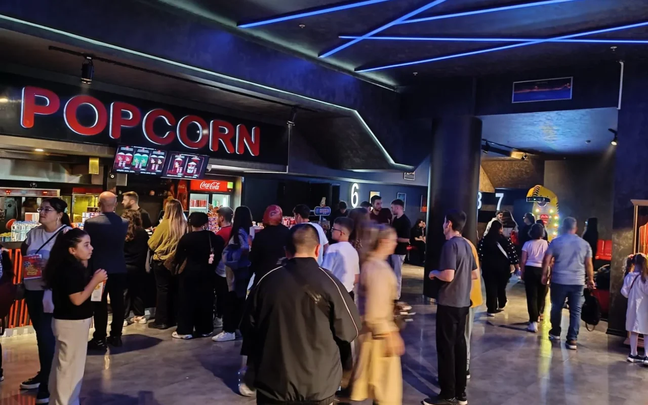 75 ilin sinemalarında salonlar doldu taştı
