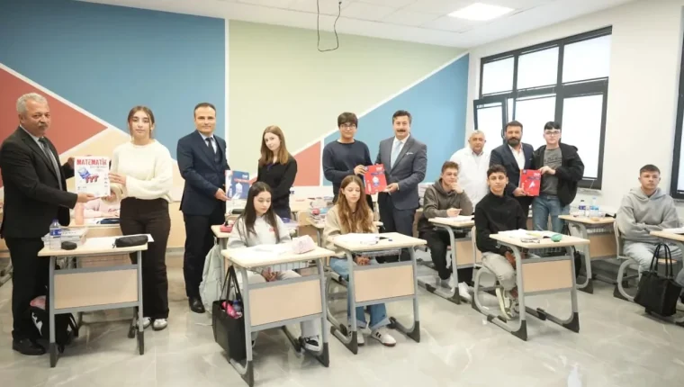 Yenişehir Belediyesi 120 öğrenciye 3 bin kitap desteği