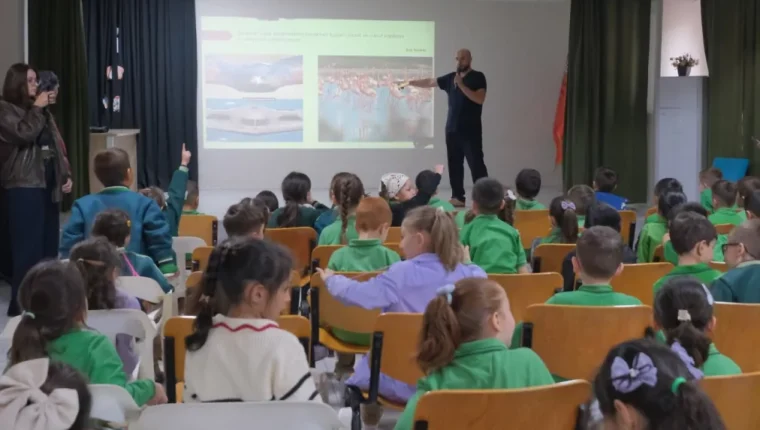 İnegöl'de okul öğrencilerine hayvan sevgisi ve bakım eğitimi