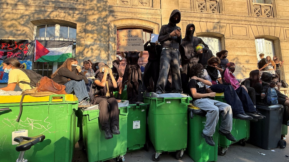 Fransa'da lise öğrencilerinin eğitim protestosu polisle çatıştı