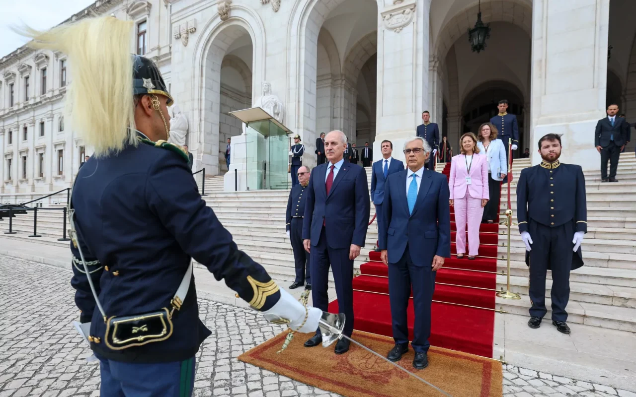 Numan Kurtulmuş Lizbon’da Portekiz Meclisi’nde resmi törenle karşılandı