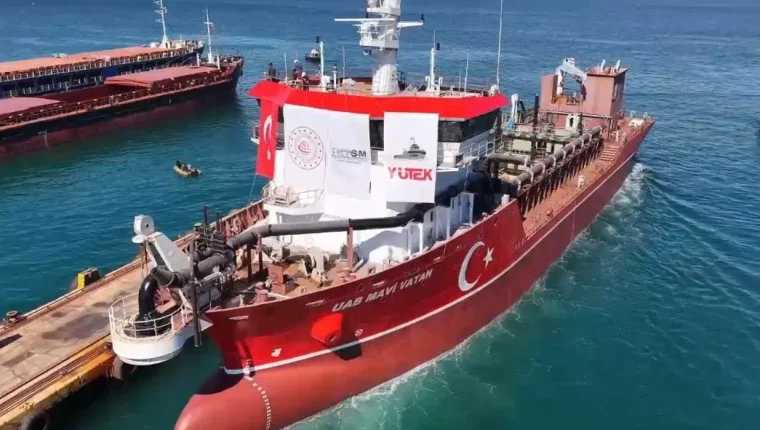 Emici özellikli tarama gemisi Mavi Vatan suya indirildi