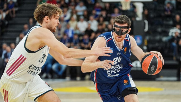Anadolu Efes, EuroLeague 2. haftasında Real Madrid'i 94-84 mağlup etti