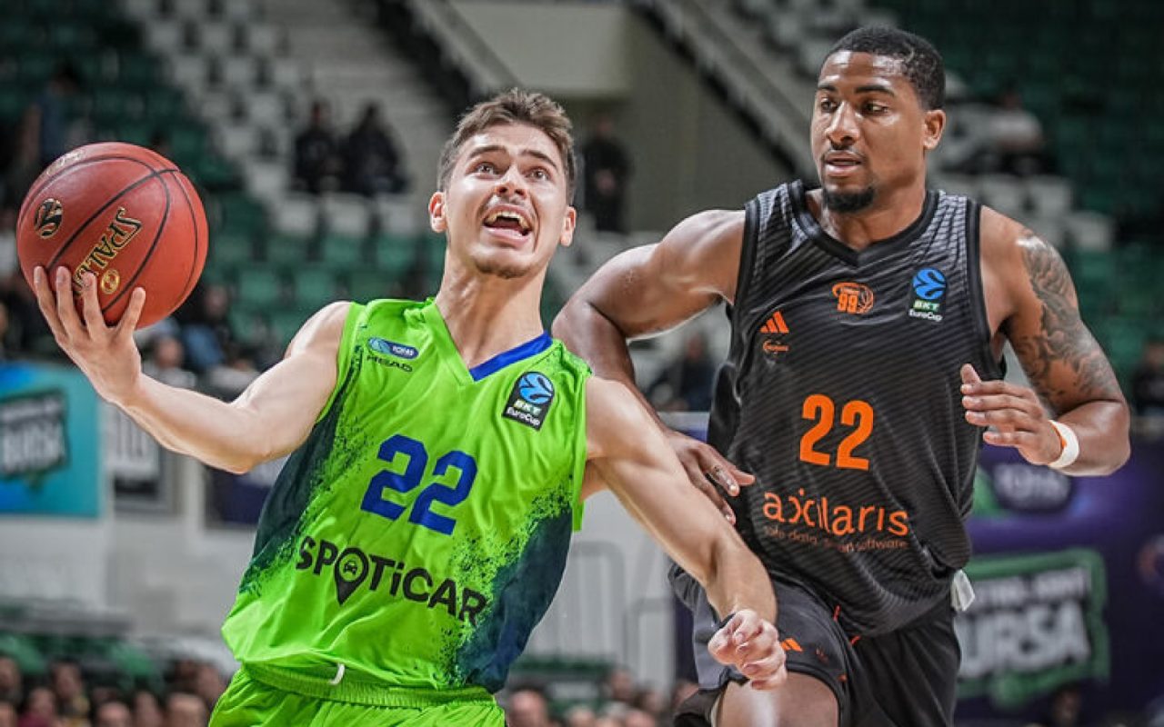 Tofaş, Eurocup C Grubu'na evinde galibiyetle başladı