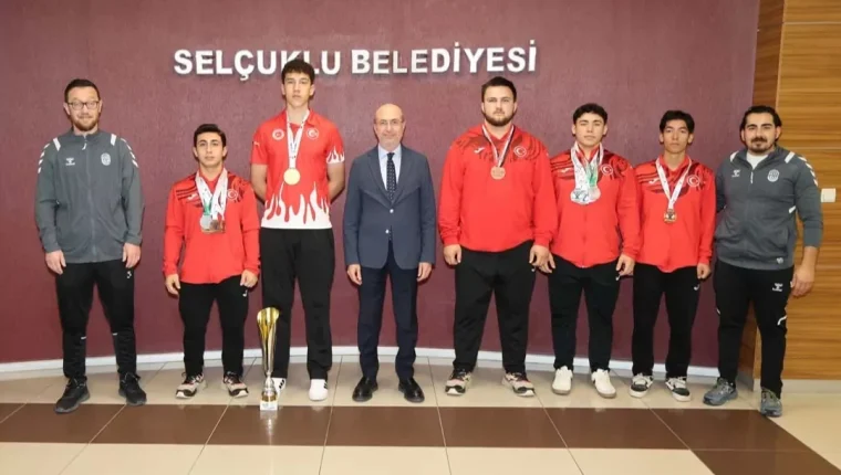 Selçuklu Belediyesporlu milli sporcuları Başkan Pekyatırmacı ağırladı