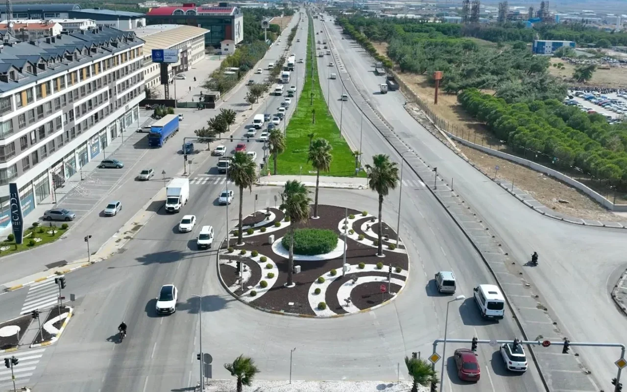 Bandırma'nın Bursa-Çanakkale yolundaki kent girişi yenilendi