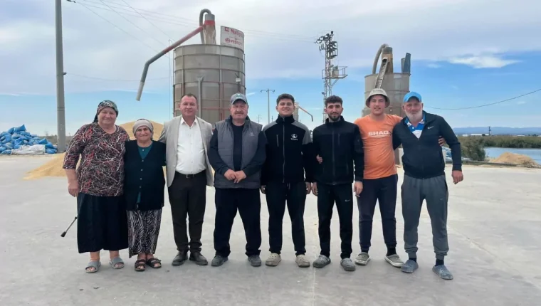 Yenikarpuzlu Belediye Başkanı Köprü 2026 çeltik hasadını inceledi