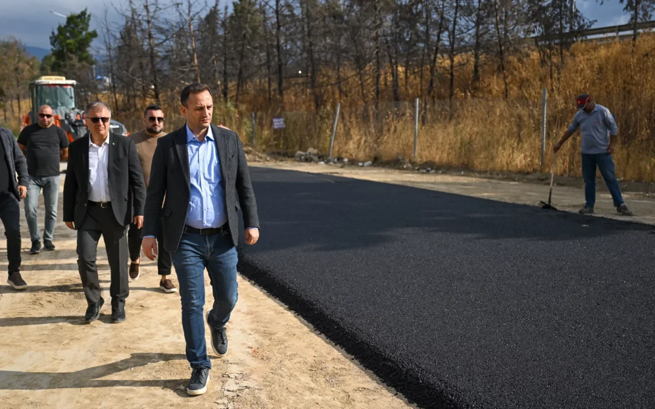 Bornova 6203 Sokak'ta asfalt çalışması başladı