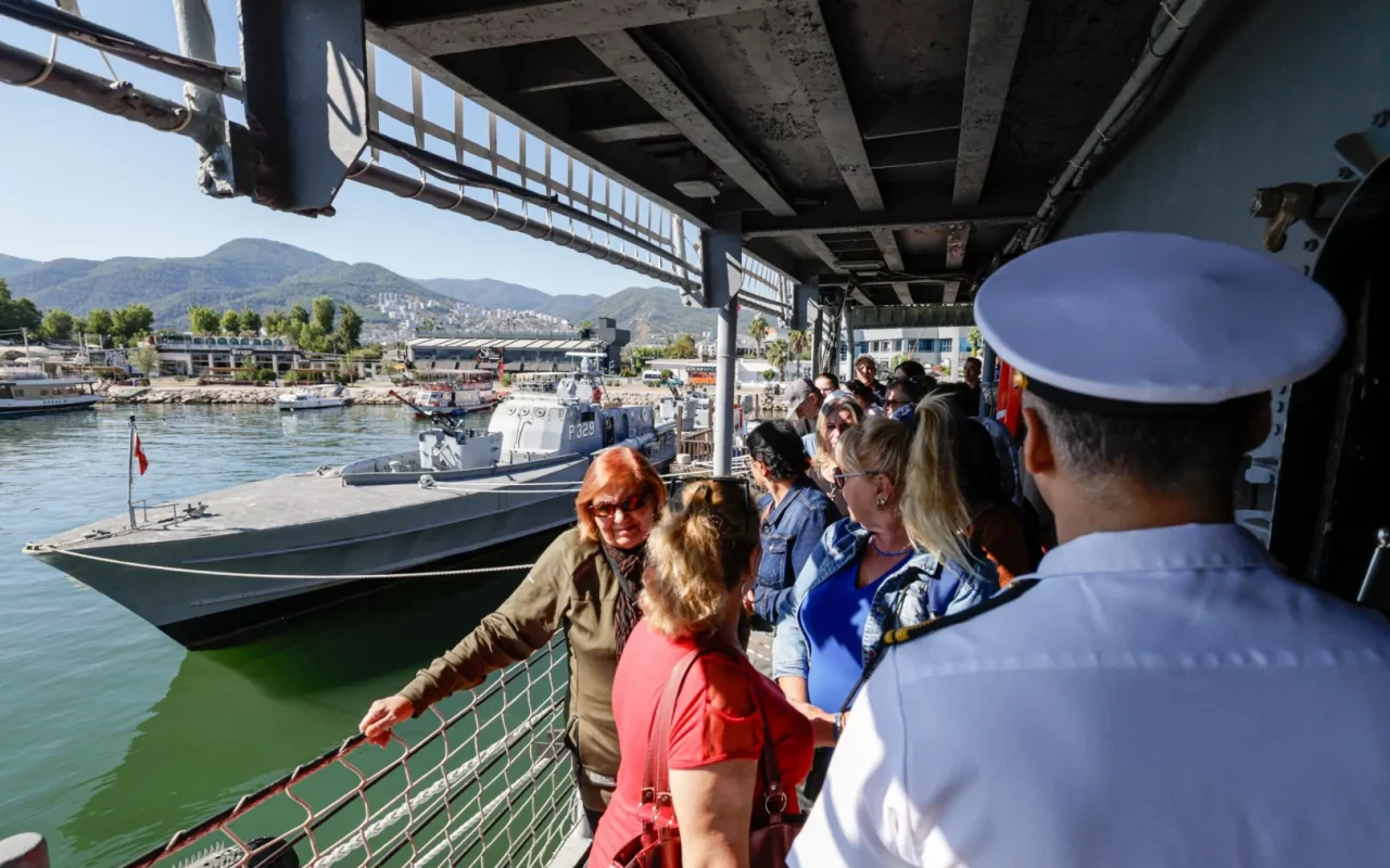 İzmir Büyükşehir'in ücretsiz gezi programı emeklilere nefes oldu