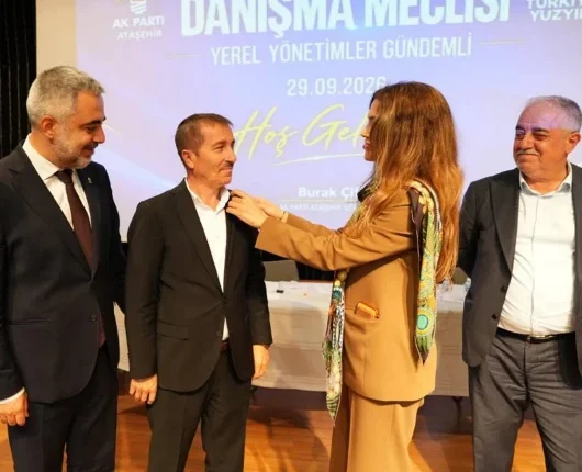 Ataşehir'de 6 CHP'li meclis üyesi AK Parti'ye katıldı