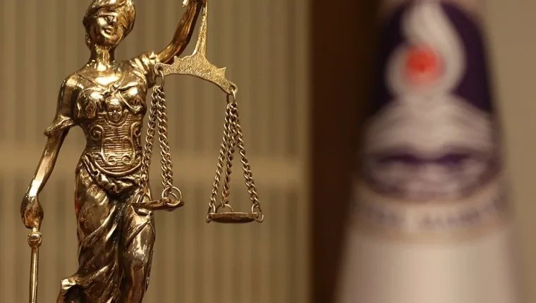 AYM, süresiz yoksulluk nafakasını düzenleyen ibareyi iptal etti