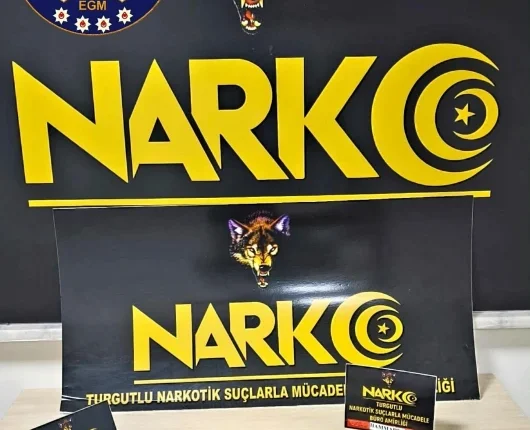Manisa'da peçeteye emdirilmiş uyuşturucuyla 3 şüpheli tutuklandı