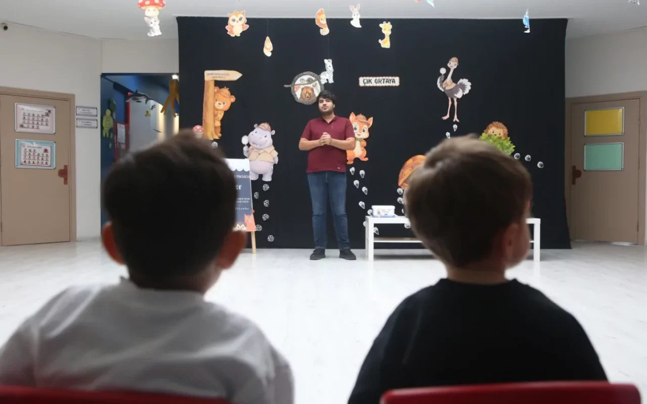 Çayırova'da minikler veterinerliği tanıdı, sokak hayvanlarını öğrendi