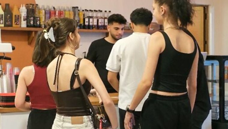 Yurt Kafe'ye yoğun ilgi: Efeler'de öğrenciler akın etti