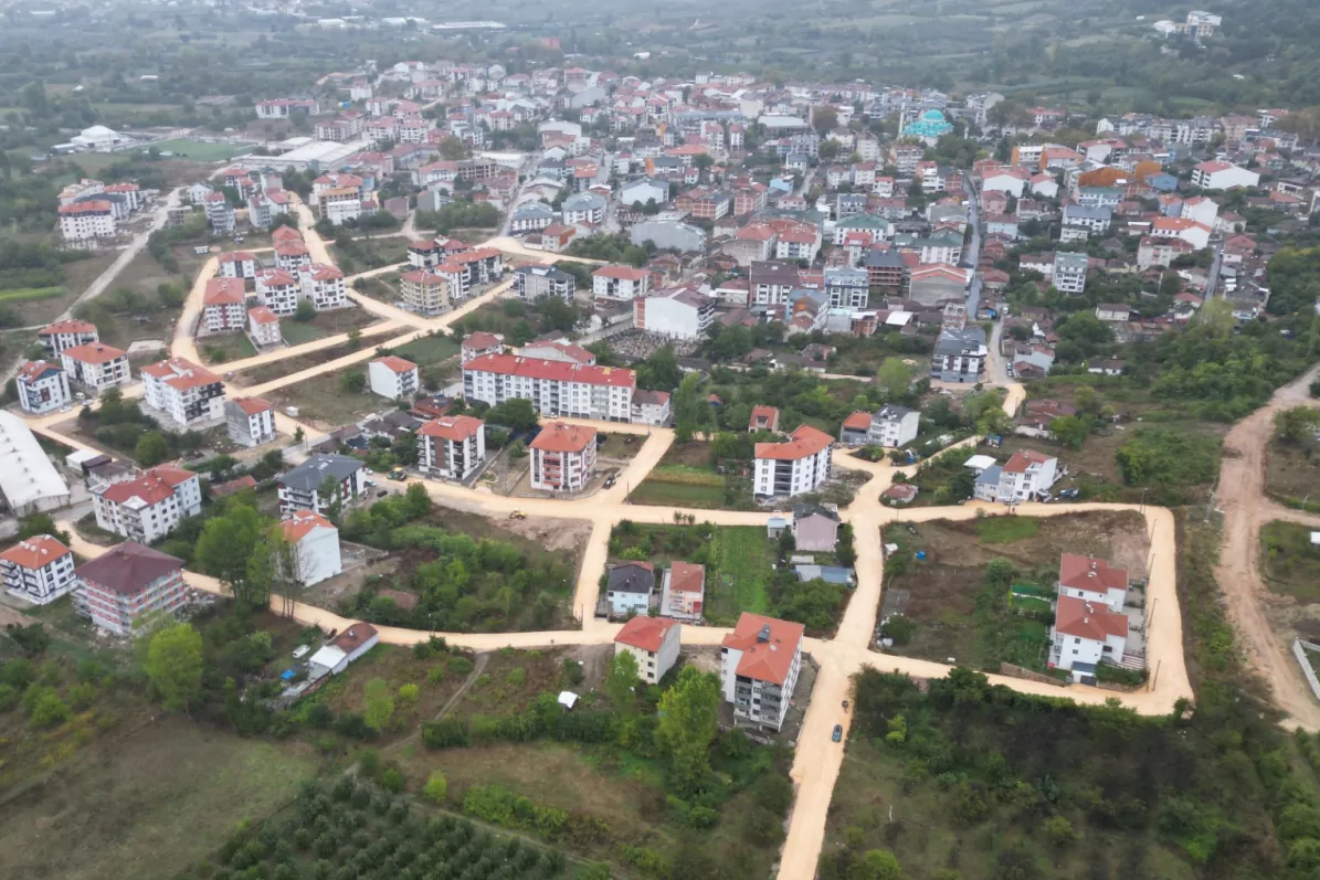 İnegöl Cerrah Mahallesi'nde 27 sokakta sathi kaplama başladı
