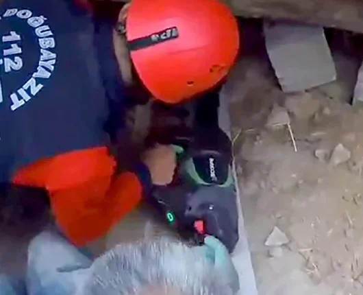 Ağrı'nın Doğubayazıt ilçesinde ev çöktü, kişi kurtarıldı