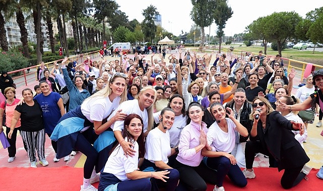 Konak'ta 'Genç Ruh, Mutlu Beden' yoga etkinliği başladı
