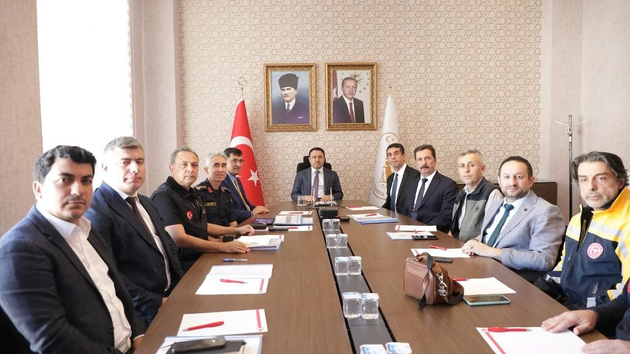 Kütahya'da Acil Çağrı Hizmetleri toplantısı Vali Işın başkanlığında